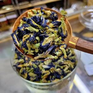 Pétales de fleurs de thé bleu séchées, best-sellers, pour la coloration des boissons, les cocktails, la pâtisserie et la décoration. QUALITÉ SÛRE. - Product Image 6
