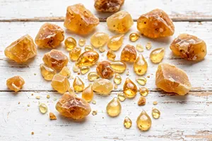 น้ำมันหอมระเหยเบนโซอินสยามแท้ 100% ยี่ห้อเรียร์ ฮานู กลั่นด้วยไอน้ำ กลิ่นหอมหวาน อุ่น นุ่มนวล เหมาะสำหรับเครื่องสำอางระดับพรีเมียม ใช้ในอโรมาเธอราพี เหมาะสำหรับทุกสภาพผิว - Product Image 2
