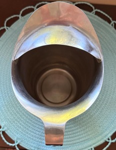Carafe élégante en métal pour servir les boissons avec couvercle, pichet à eau en acier inoxydable pour restaurant, hôtel, maison, cuisine et événements - Product Image 4