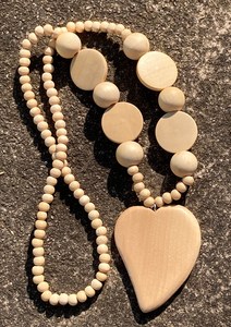 Collar de Cuentas de Madera con Colgante de Corazón, Joyería Casual Unisex, Regalo de Curio Craft - Product Image 6