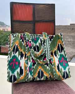 Bolsa de Terciopelo Estampada, Bolsa Acolchada con Estampado Indio, Bolsa de Compras Sostenible - Product Image 1