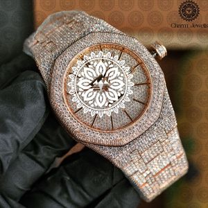 Charm_Jewels Reloj de lujo para hombre con incrustaciones de diamantes, poligonal, de acero inoxidable, analógico, de cuarzo, con cierre plegable, 42 mm - Product Image 3