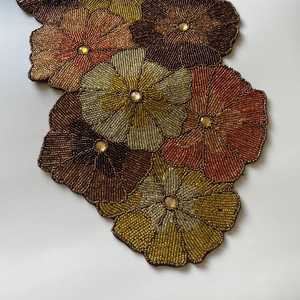 Camino de Mesa de Lujo con Cuentas y Adornos, Listo para Regalo de Inauguración de Casa o Festividades, con Acabado Colorido, Nuevo - Product Image 2