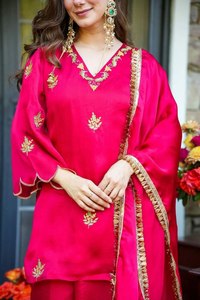 Nouvel ensemble Salwar Kameez / Kurti pakistanais en pur coton, coupe Alia, avec broderie et travail Sikvans, pour le Ramadan et l'Aïd. - Product Image 3