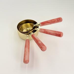 Juego de 4 piezas de tazas y cucharas medidoras de acero inoxidable con mango de resina y acabado PVD dorado, con escala, herramientas de cocina para hornear, suministro de fábrica - Product Image 2
