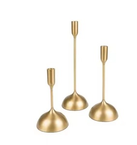 Support à bougie élégant en métal, bougeoir décoratif pour table, intérieur de maison, salon, centre de table de mariage, accent décoratif - Product Image 1