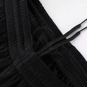 Nouvel ensemble d'uniformes de basketball personnalisés avec logo imprimé, comprenant un maillot et un short, adapté aux jeunes, aux adultes et aux commandes d'équipes - Product Image 4