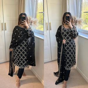 นำเสนอชุดเสื้อคลุมยาว ดีไซน์ใหม่ กางเกง และผ้าคลุมไหล่ สไตล์หรูหรา รุ่น UC-5002 - Product Image 4