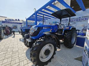 Tractor de Ruedas de Gran Tamaño de 70HP a 105HP 4WD con Herramientas Agrícolas de Alto Rendimiento, Motor y Caja de Cambios - Product Image 4