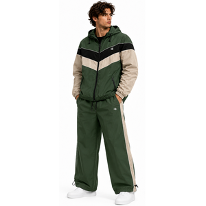 Blouson coupe-vent à empiècements contrastants et détails de passepoil pour hommes, avec capuche, et pantalon de jogging large personnalisé à ourlet cordonné léger - Product Image 3