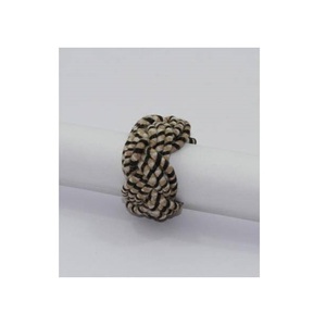 Anneau de serviette tressé à la main, écologique et durable, en corde de coton naturel noir, design noué, décoration de table moderne pour mariage et fête - Product Image 1