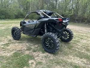 Can-Am Maverick X3 X Mr, Vehículo Utilitario Todoterreno de 2 Plazas, 2WD Turbo, Alta Distancia al Suelo, Certificado por la EPA, Motor de 4 Tiempos - Product Image 5