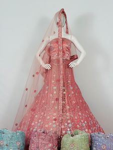 Robe Saree de mariage de style indien pakistanais pour adultes Multi-Resham Séquence de travail Net Fleur Brodée Lehenga Indien - Product Image 3