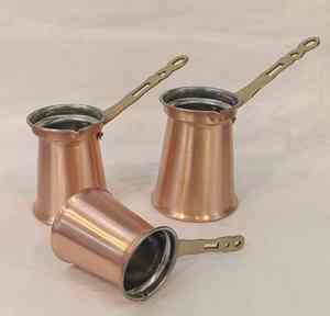 Cafetera Turca de Cobre Puro Hecha a Mano de la Mejor Calidad de Bold Blossom, con Asa de Latón, Diseño Moderno y Lujoso, Juego de 2 Piezas, Venta al por Mayor en India - Product Image 1