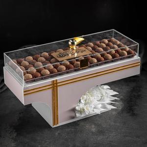 Boîte de service en bois haut de gamme pour chocolats avec couvercle foncé et motif floral blanc sculpté – Rangement élégant et moderne pour bonbons - Product Image 2