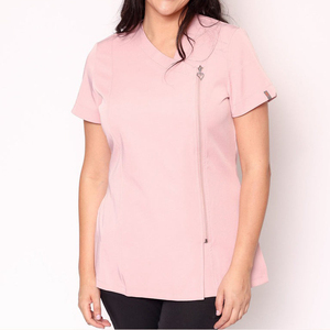 Blusa de Trabajo para Spa y Salón de Belleza, Color Rosa, Manga Corta, Cuello en V, con Cierre Frontal y Logotipo Opcional, Uniforme Tipo Túnica para Mujer - Product Image 4