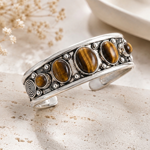 Brazalete Bohemio de Cinco Piedras de Ojo de Tigre Natural, Brazalete Ancho de Latón Hecho a Mano, Joyería Artesanal con Piedras Preciosas, Plata/Oro - Product Image 4
