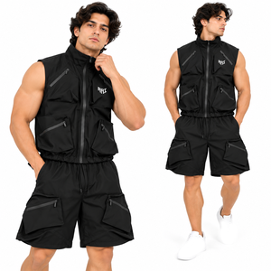 Ensemble gilet utilitaire et short cargo en nylon noir, multi-poches, zippé, sans manches, style streetwear, avec logo personnalisé, vente en gros OEM, débardeur - Product Image 1