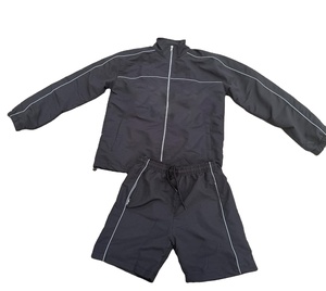 ชุดวินด์เบรกเกอร์ผู้ชายทรงโมเดิร์นทันสมัย 2 ชิ้น ประกอบด้วยเสื้อแจ็คเก็ตคอเต่าและกางเกงขาสั้นแบบมีเชือกผูก เหมาะสำหรับการเดินทางและกิจกรรมกีฬา - Product Image 1