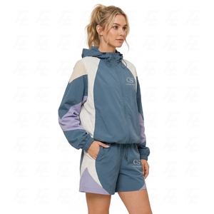 Conjunto Deportivo de Dos Piezas para Mujer OEM con Logotipo Personalizado, Chaqueta Deportiva de Manga Larga y Pantalones Cortos de Cintura Alta con Ribete en Contraste - Product Image 3