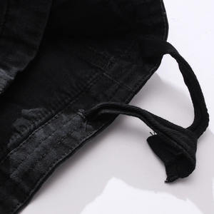 กางเกงยีนส์ขาสั้นทรงตรงสไตล์สปอร์ตสตรีทแวร์ปักลายสีดำสำหรับผู้ชาย มีหลายกระเป๋า ระบายอากาศได้ดี แห้งเร็ว กันน้ำ เหมาะสำหรับฤดูร้อน - Product Image 4