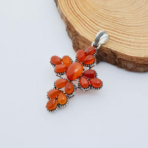 Pendentif croix en ambre plaqué argent – Collier religieux avec pierre précieuse orange – Bijoux de style vintage - Product Image 3