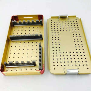 Plateau pour instruments chirurgicaux avec base perforée et fentes pour outils, pour usage hospitalier en ophtalmologie et chirurgie plastique - Product Image 3