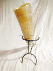 Juego de Cuernos para Beber Skål Heritage con Soporte de Metal Natural, Cuerno de Cerveza Auténtico de Estilo Nórdico Pulido a Mano para Representaciones Medievales - Product Image 2