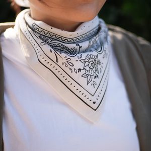 Pañuelo de Seda con Logotipo Personalizado, Pañuelo de Cabeza de Satén de Lujo, Pañuelo de Seda Sublimado Personalizado, Proveedor de Fábrica, Pañuelo para el Cabello Personalizado - Product Image 5