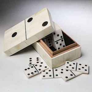 Jeu de dominos en résine, 56 pièces, noir et blanc, tuiles de jeu artistiques faites à la main pour le jeu à domicile - Product Image 1