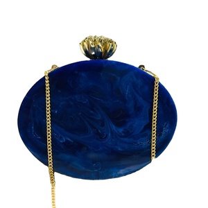 Nuevo Bolso de Mano y Bandolera de Diseño Artesanal para Novias y Damas de Honor de Craftstages International |   Bolso de Resina Hecho a Mano - Product Image 1