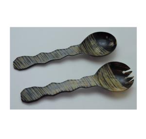 Ensemble de 2 cuillères à salade en corne, design unique, fabriquées à la main à partir de corne de buffle naturelle, à prix raisonnable. - Product Image 5