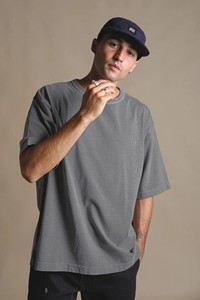 T-shirt gris surdimensionné à manches courtes et col rond pour homme, couleur unie, décontracté, en jersey tricoté 100 % coton, coupe éco-responsable - Product Image 2