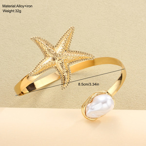 Brazalete de brazo con estrella de mar chapada en oro, perlas de imitación, brazalete abierto para la parte superior del brazo, joyería de playa y océano, accesorios de moda de verano - Product Image 2