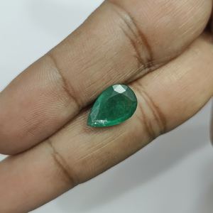 Esmeraldas Verdes en Forma de Pera de 3.22 Quilates de Zambia, Gemas Sueltas - Product Image 1