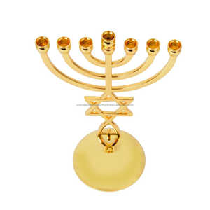 Bougeoir Menorah de qualité supérieure en laiton massif candélabre design en relief pour la décoration de la maison Look incroyable disponible - Product Image 3