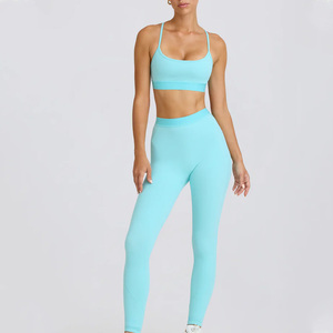Ensemble de yoga pour femmes de haute qualité, leggings courts en tricot uni anti-transparence et soutien-gorge push-up pour un style de vie actif - Product Image 6