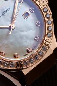 Montre pour femme Alexander Ferros 2251R-19, mouvement à quartz en acier inoxydable, cristal saphir, cadran de 33 mm, bracelet en caoutchouc, étanche 50 m - Product Image 3