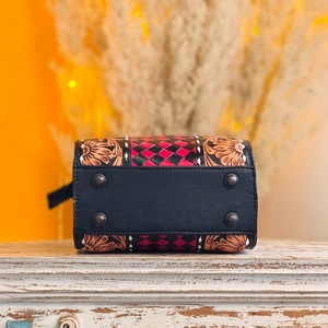 Bolsos cruzados de cuero genuino Venus Leathers, estilo western, hechos a mano, con estampado floral y letras, cierre de cremallera rápido, 45-55 cm, ¡los más vendidos! - Product Image 4