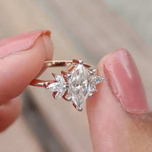 Anillo de Moissanita con Corte Marquesa Holandesa y Racimo de Piedras Preciosas para Mujer, Plata 925 Original con Baño de Oro, Regalo Fino para Enamorados - Product Image 5