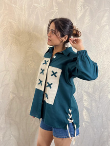 Camisa de Mujer de Manga Larga con Botones, Diseño de Parches y Apliques en Contraste de Color, Estilo Holgado Informal para Oficina o Uso Diario - Product Image 5