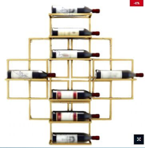 Elegante estante de pared con diseño de panal de abeja en color dorado para guardar botellas con estilo. Diseño geométrico moderno disponible a precios de mayorista. - Product Image 2