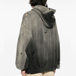 Sudadera con Capucha de Felpa Suave con Diseño Desgastado y Patrón de Rasgaduras Único, 100% Algodón, Corte Regular, Hombros Caídos, Estampado Digital, Estilo Urbano para Invierno - Product Image 4