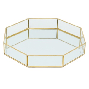 Plateau en verre de finition dorée en forme d'hexagone Plateau en métal décoratif unique pour servir un dessert aux fruits à la maison - Product Image 1