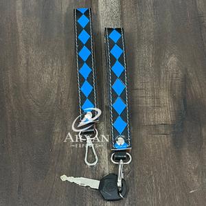 Nouveau porte-clés de poignet en cuir de vachette à carreaux vintage de qualité supérieure, personnalisé, tendance et durable, avec dragonne et cordon. - Product Image 1