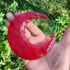 Pièce décorative artisanale en cristal de verre rouge sculpté en forme de croissant de lune, 3,5-4 pouces, pour la décoration intérieure, la méditation et l'autel - Product Image 6