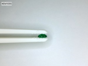 Esmeralda Zambiana 100% Natural de Grado 3A, Ovalada, 0.67ct, Gema Suelta, Hermoso Color Verde, para Joyería y Collares - Product Image 5
