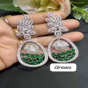 Pendientes de Calidad Premium, Ligeros, Complementan Tanto la Ropa Étnica como la Occidental, Hermoso Diseño Único, Pendientes Elegantes - Product Image 1