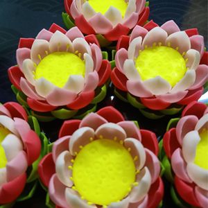 Moule en silicone artisanal en forme de fleur de lotus pour bougies, savons, résines, aromathérapie et décoration intérieure - Product Image 1
