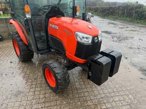 Tracteur agricole compact d'occasion pas cher B2231 22HP à transmission par engrenages 2 roues motrices avec cabine fermée - Product Image 6
